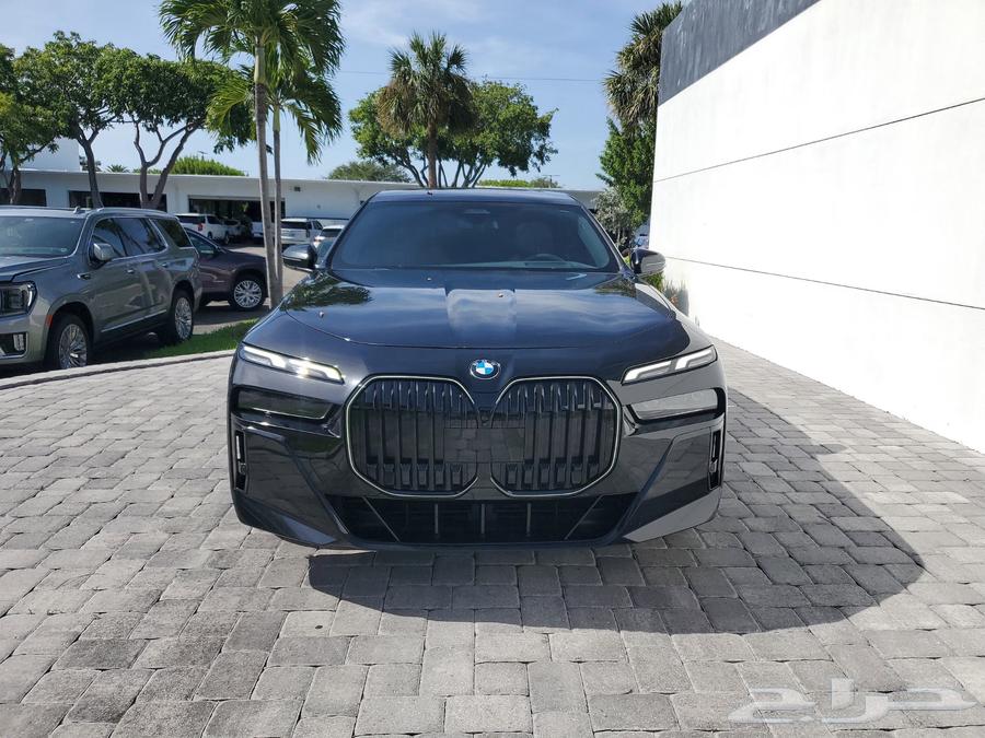 بي ام الفئة السابعة 740i 2024 بشاشات خلفية وسعر مغري64489516952321111