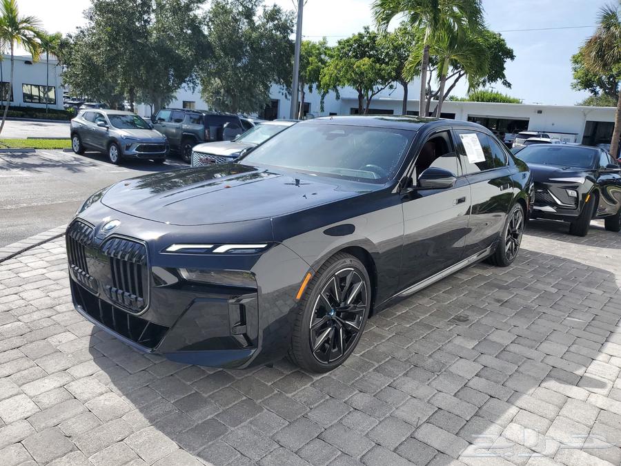 بي ام الفئة السابعة 740i 2024 بشاشات خلفية وسعر مغري64489516952321110