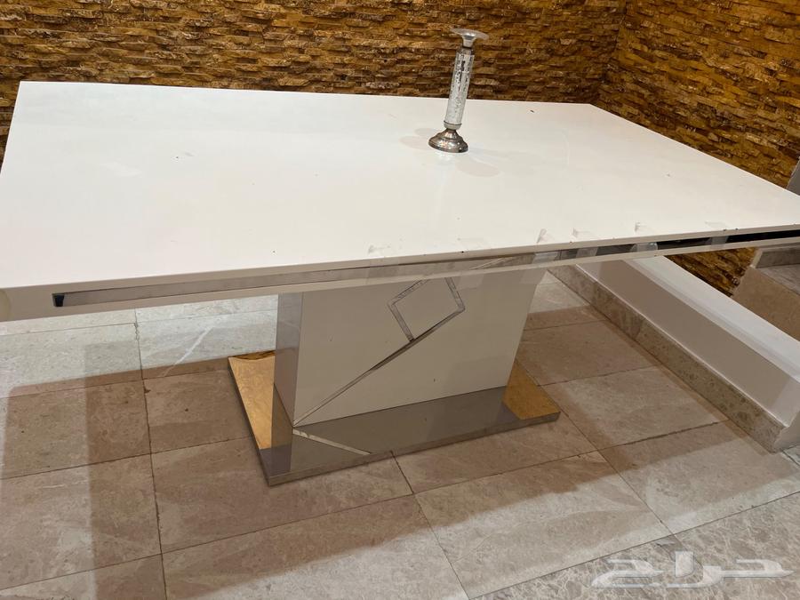 طاولة طعام فقط ب 10064346576630147113