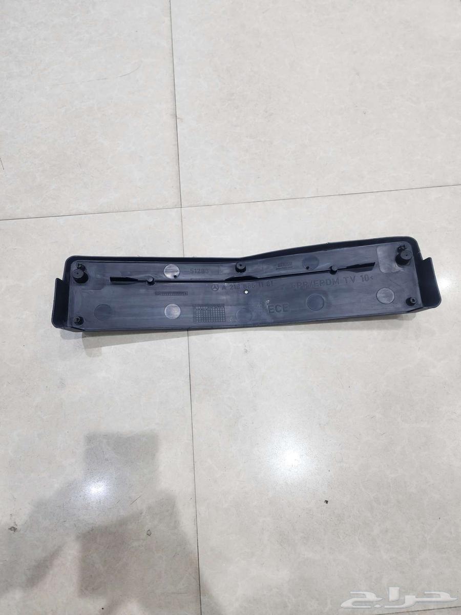 قاعدة لوحة مرسيدس بنز CLS C218 وكالة64498715201153111