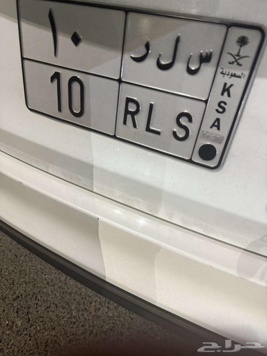 A distinctive two-digit plate64506460969475111