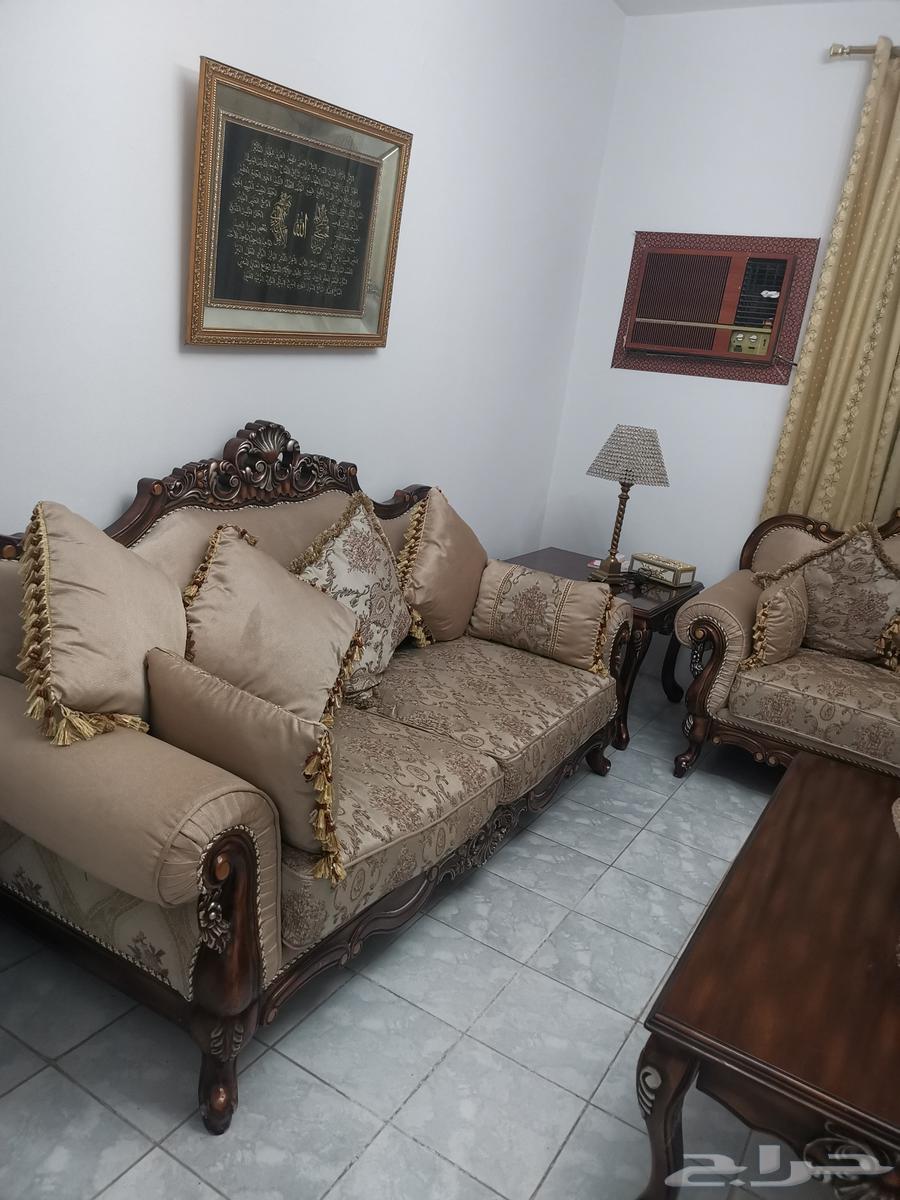 Very used and functional sofa64360010059138112