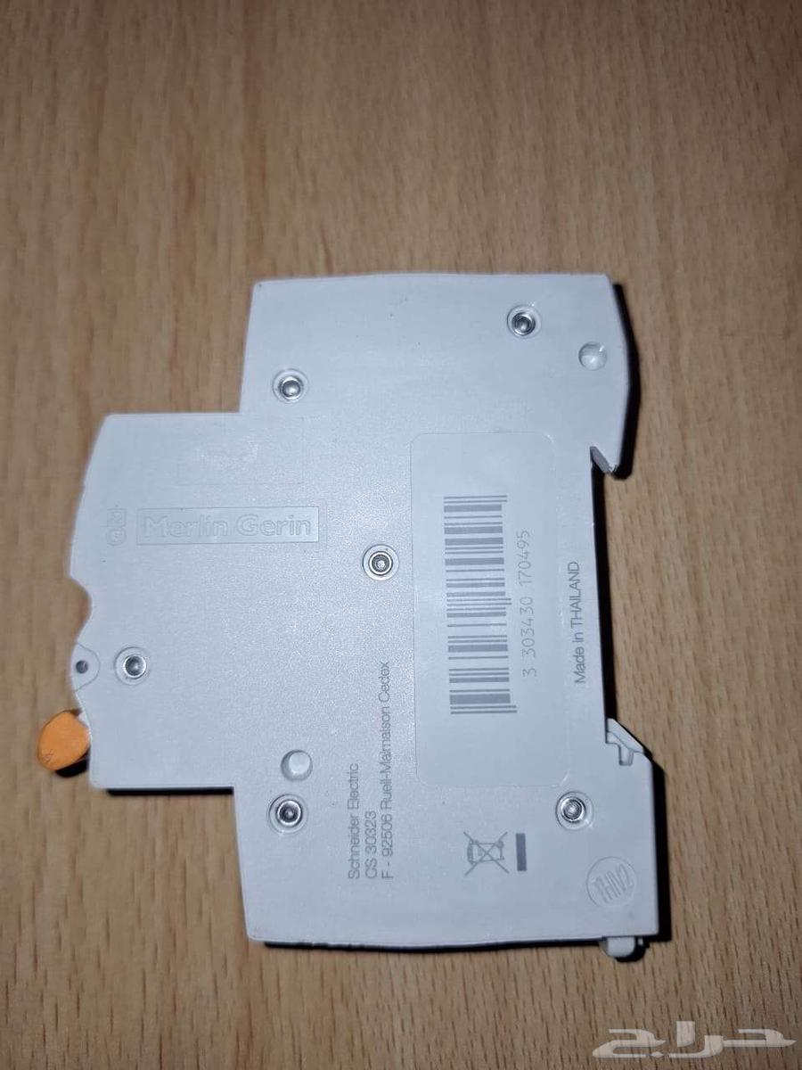 قواطع كهرباء64363219409411111