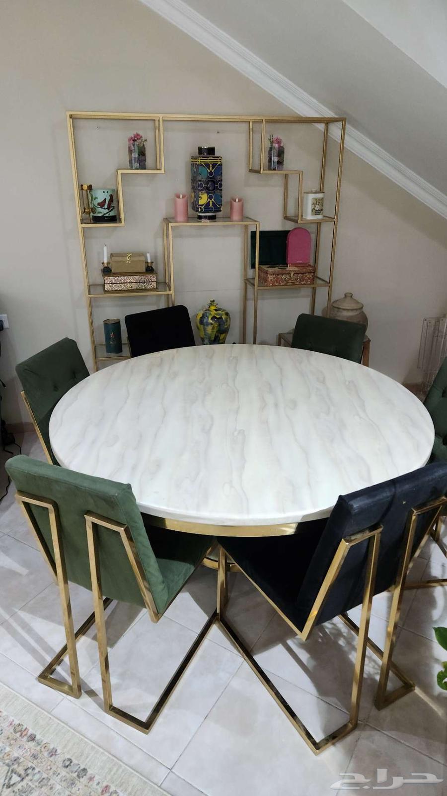 Dining table set with six chairs, like new64355552148738110