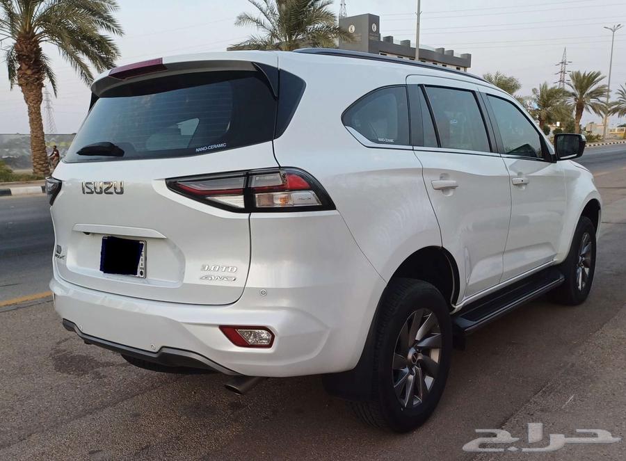 Isuzu MUX 2023 with around 3064496972697987113