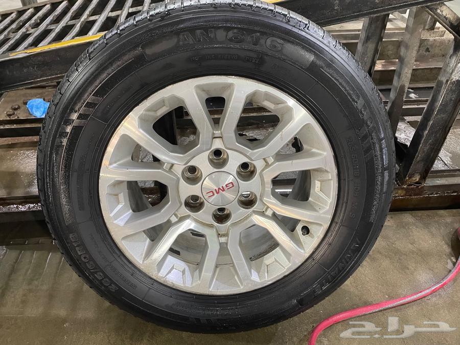 للبيع 4 جنوط جمس اصليه GM مع الكفرات64495186142083114