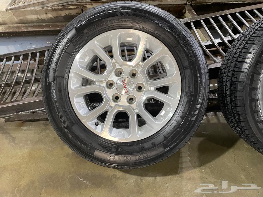 للبيع 4 جنوط جمس اصليه GM مع الكفرات64495186142083111