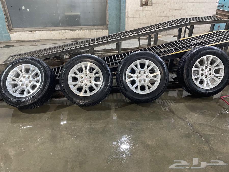 للبيع 4 جنوط جمس اصليه GM مع الكفرات64495186142083110