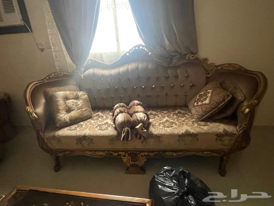 كنب وغرفة نوم مستعملة للبيع بحالة ممتازة64358160681987114