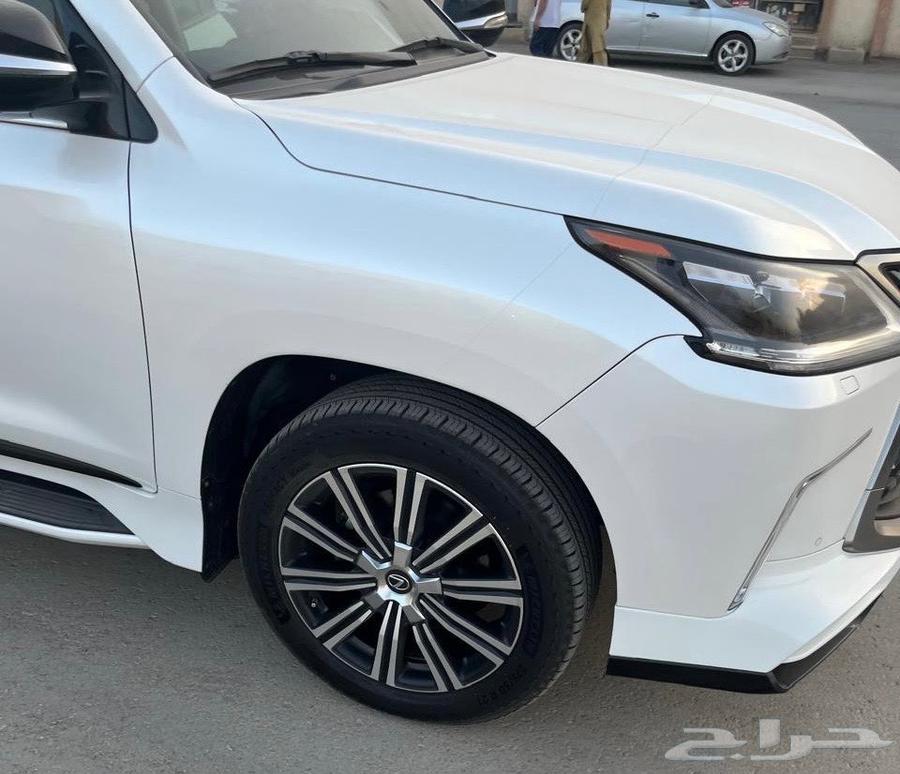 2018 Lexus SUV with 68,000 km on the odometer63618061552769112