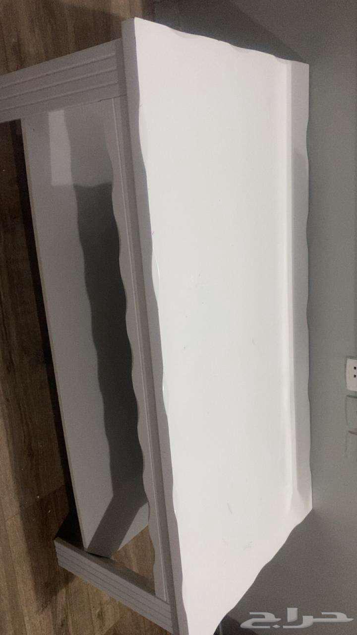 White color tables64372492811779110