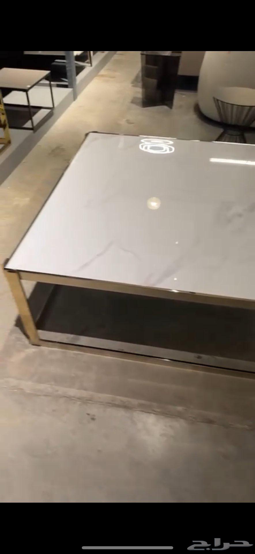 طاولة للبيع64368966343554110