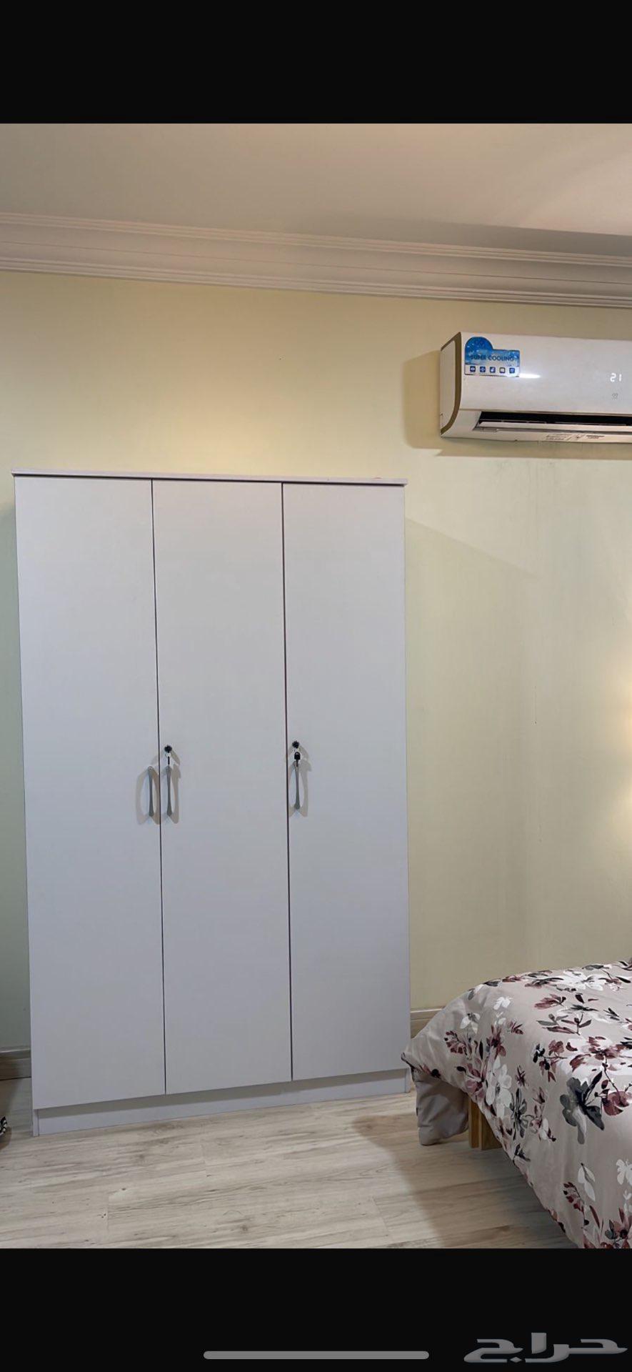 Wardrobe and dressing table64375452844034110