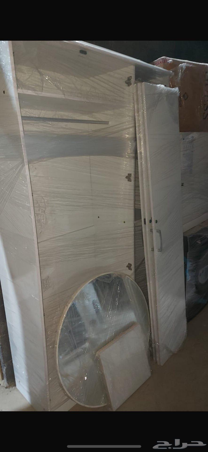 Wardrobe and dressing table64375452844034112