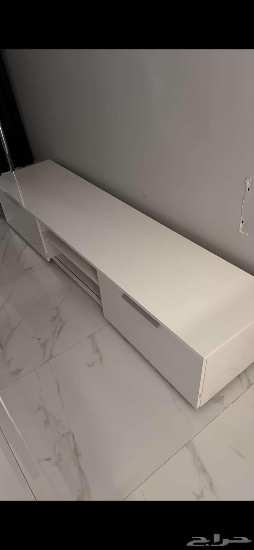 طاولة تلفزيون64369878937858110