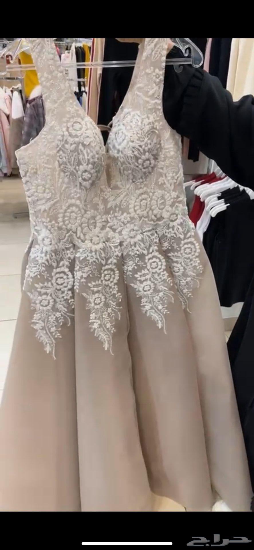 فستان لبسته مرا وحده السعر قابل لتفاوض64368119975297110