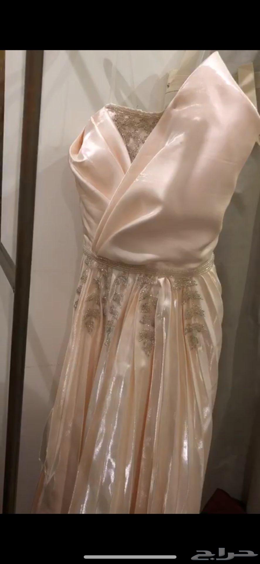 فستان مستعمل فقط من الساعة 10 مساء الى الساعة2 المساء64372960305666110