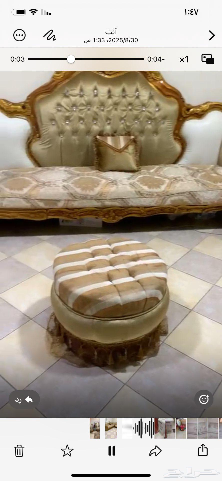 Very clean sofa for sale, contact via WhatsApp64378281022979113