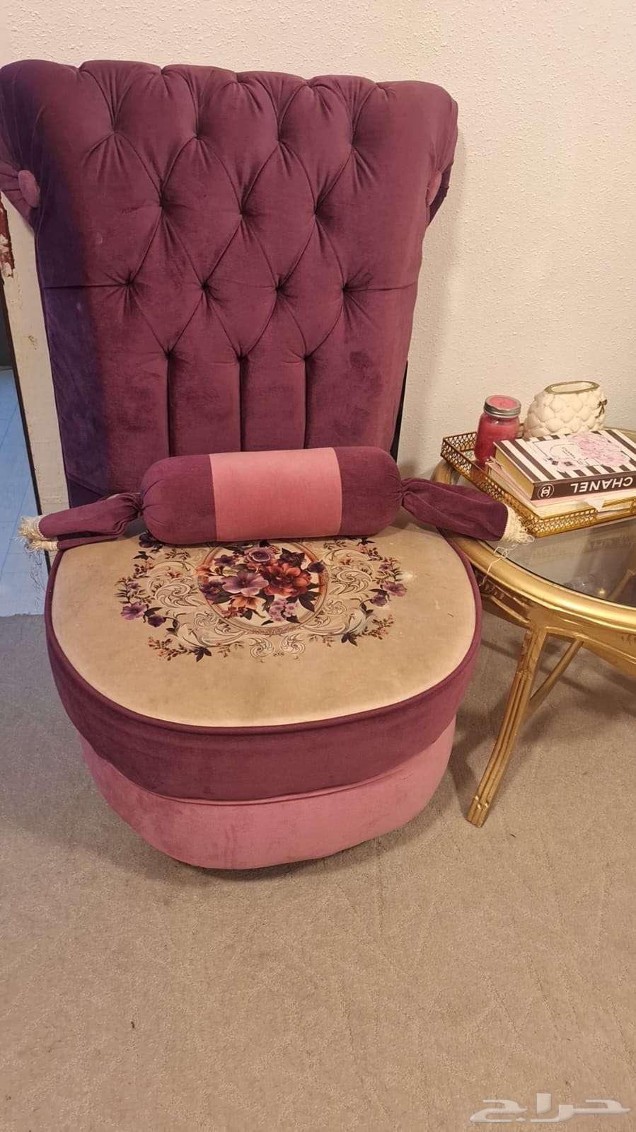 Royal sofa with tables64369805954306112