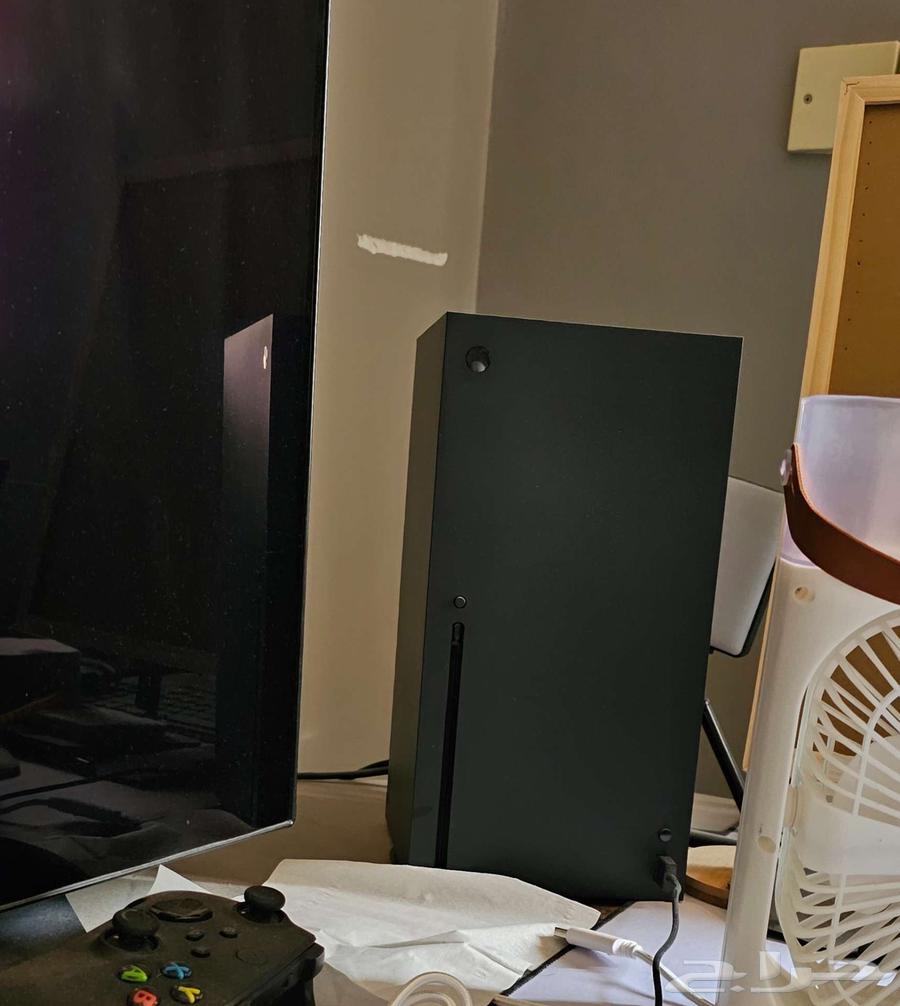 Xbox series x مع ثلاث اجهزة تحكم اكس بوكس64367814111233110