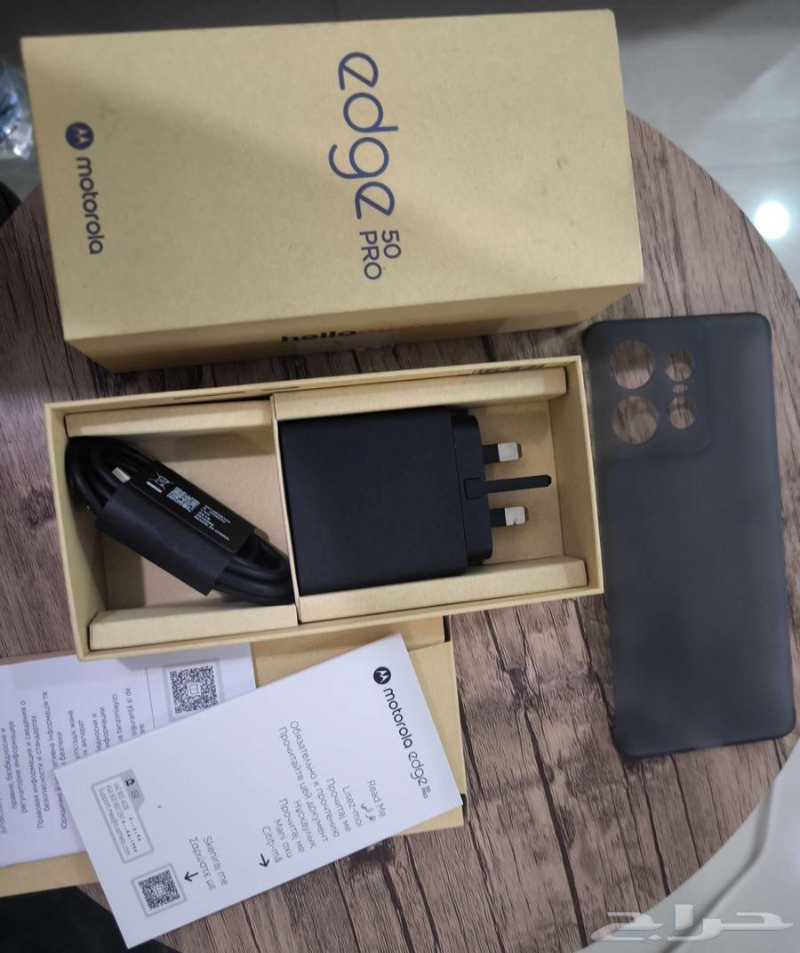 موتورولا ايدج50برو سعة512 جيجا رام24جيجا أسود مازال بالضمان64372712145283111