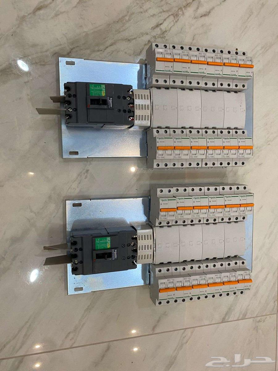 Schneider 24-circuit electrical panel 6 units with Schneider 100 amp circuit breaker64366468480131110