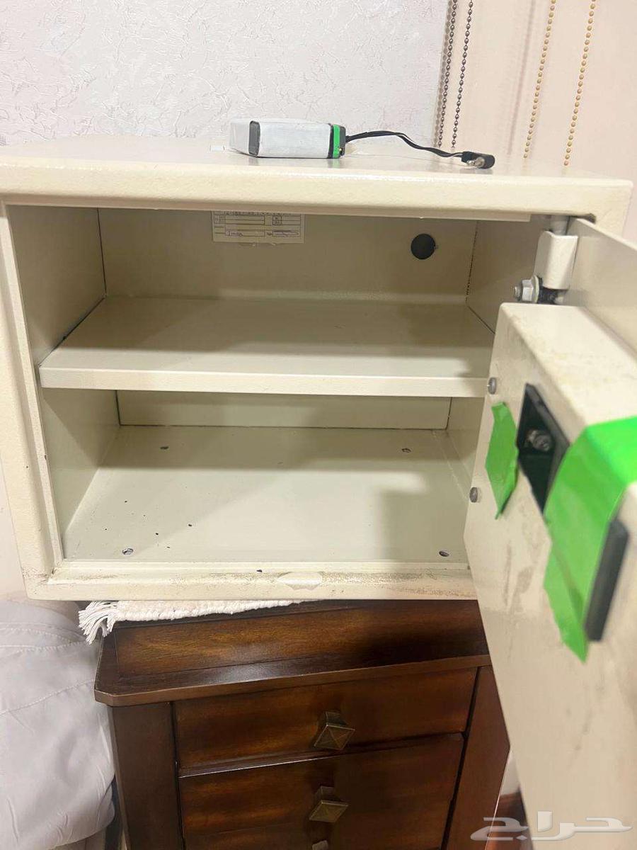 Small used safe64367172830593111
