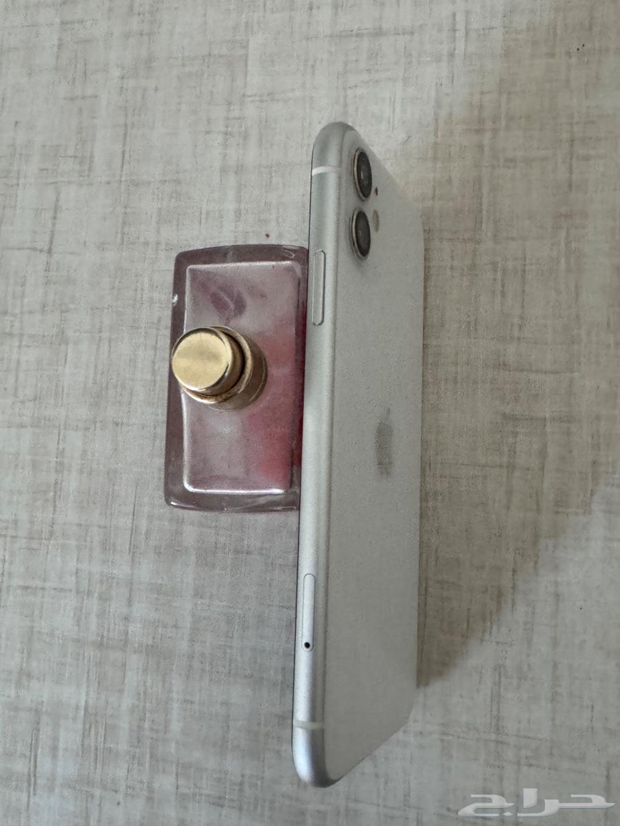 ايفون 11 العادي ابيض 128 قيقا64367887628930113