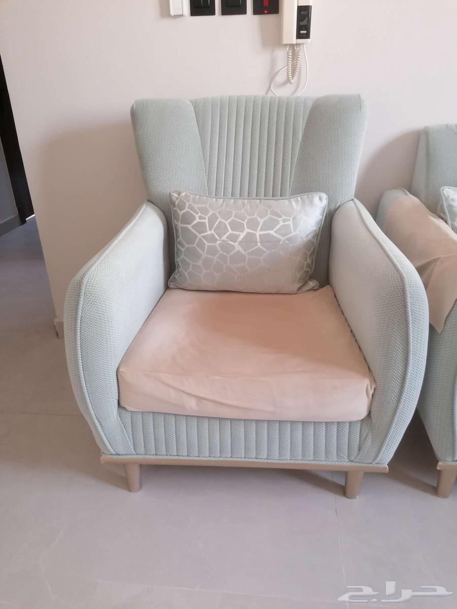 كنب بحالة ممتازة64370264826881110