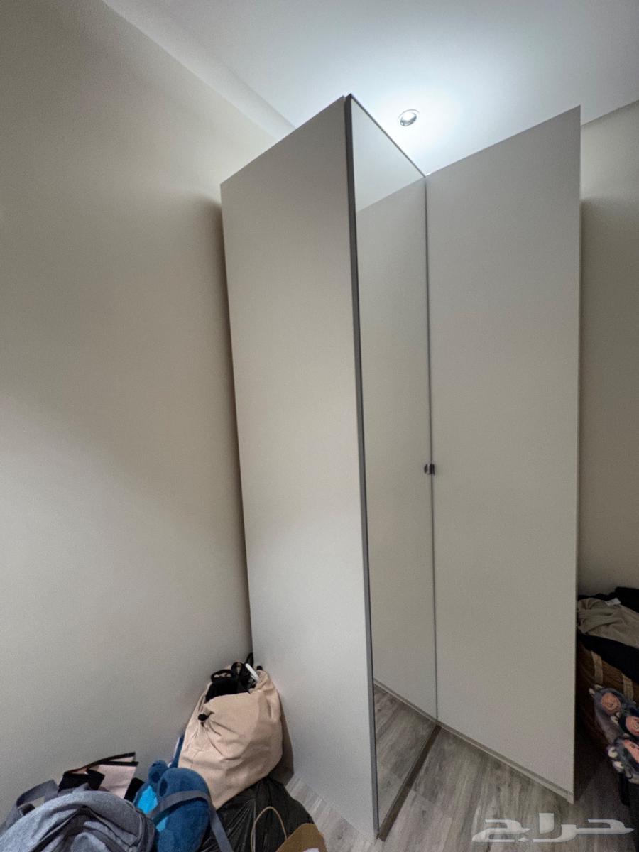 دولاب زاويه من ايكيا شبه جديد64370511410946111