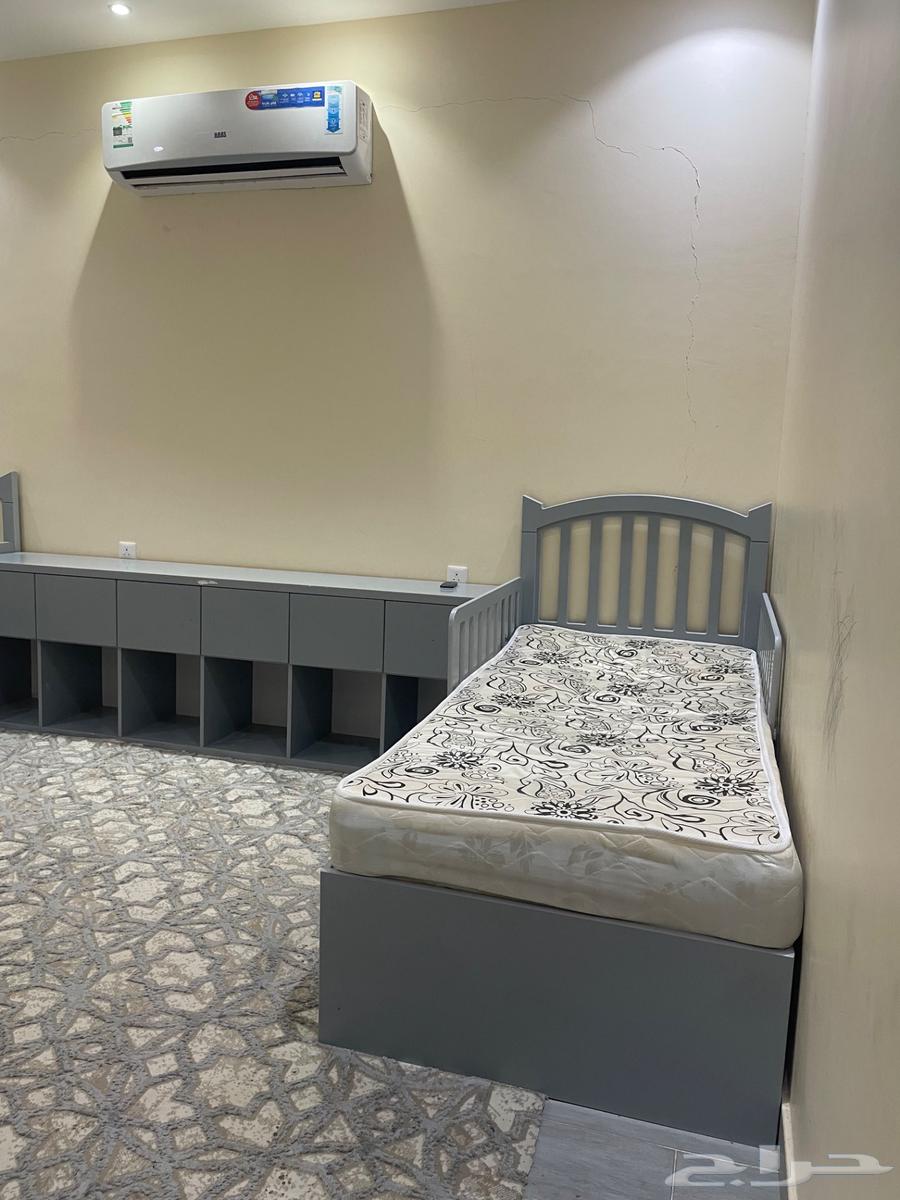 Children's room for sale in Hanakia, two beds and a closet between them with their bedding64371408874113111