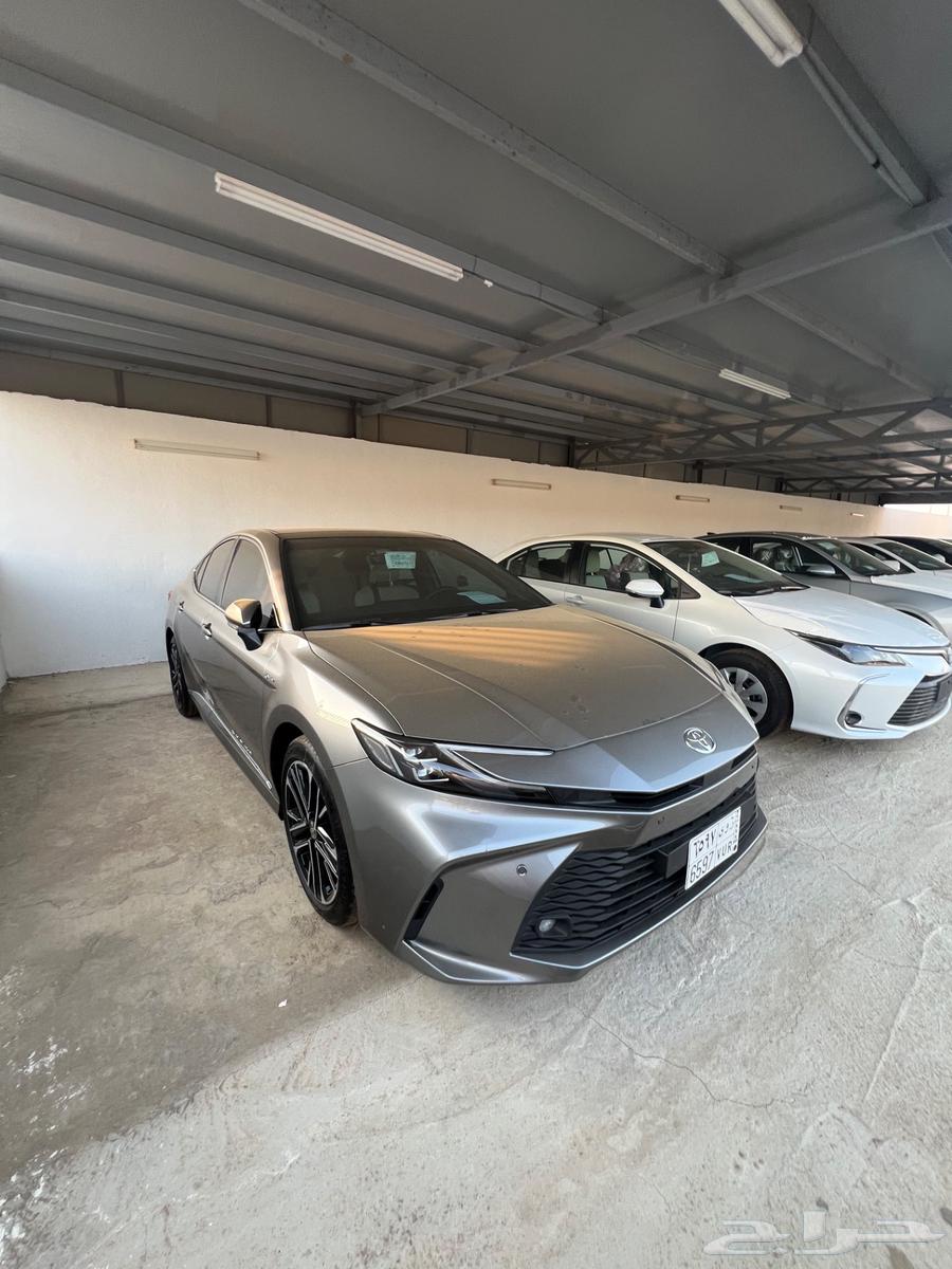 كامري LE هايبرد 2025 تيتانيوم64516424263553111