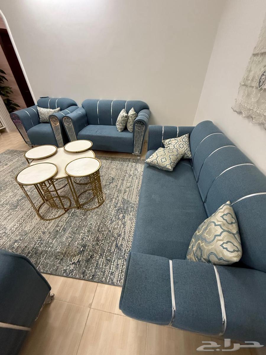 للبيع كنب 9 اشخاص مع طاولة وفرشة وستاره64372550558338111