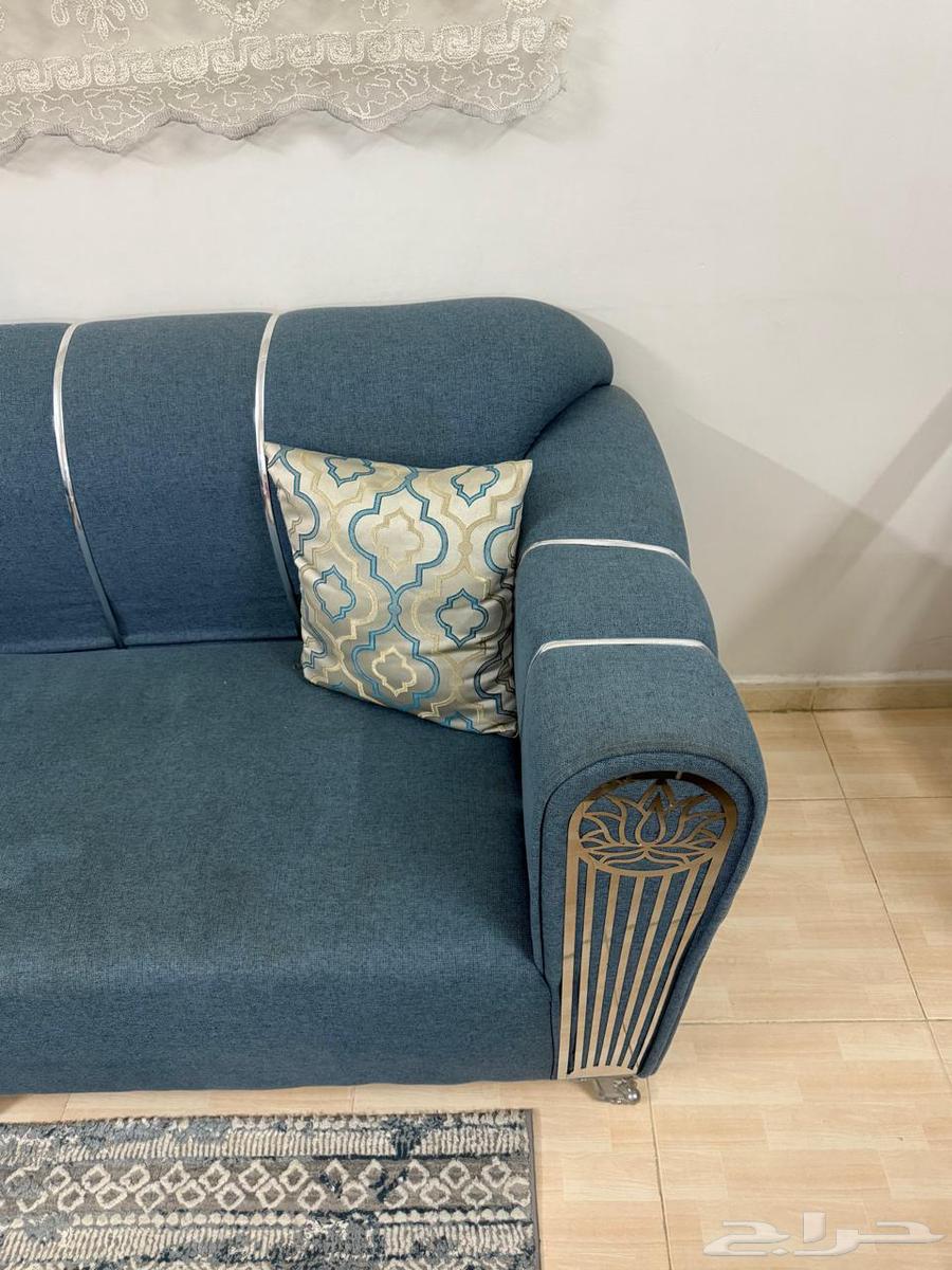 للبيع كنب 9 اشخاص مع طاولة وفرشة وستاره64372550558338114