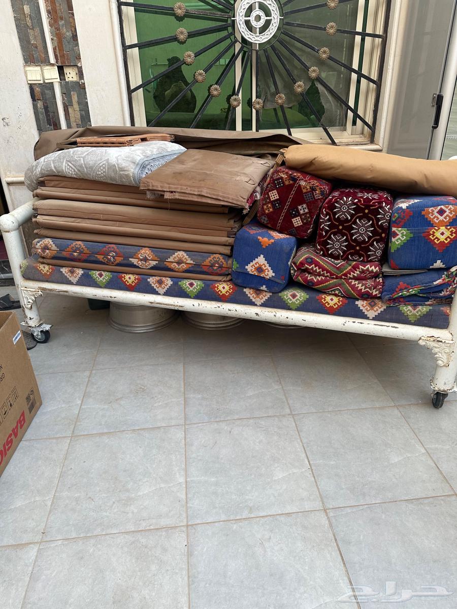 كرسي حديد وحامل تلفزيون للبيع64374480916867111