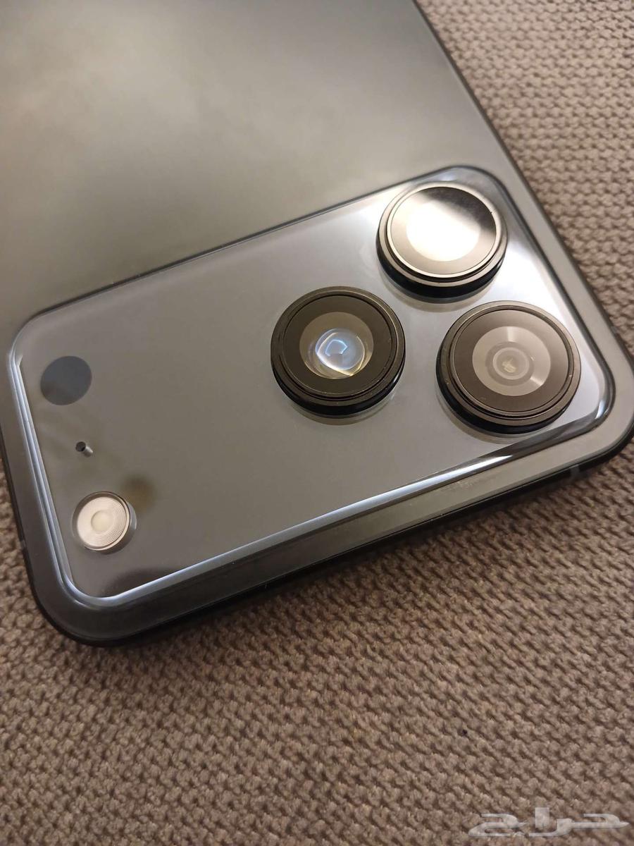 iPhone 17 look-alike running Android system64376599600259110