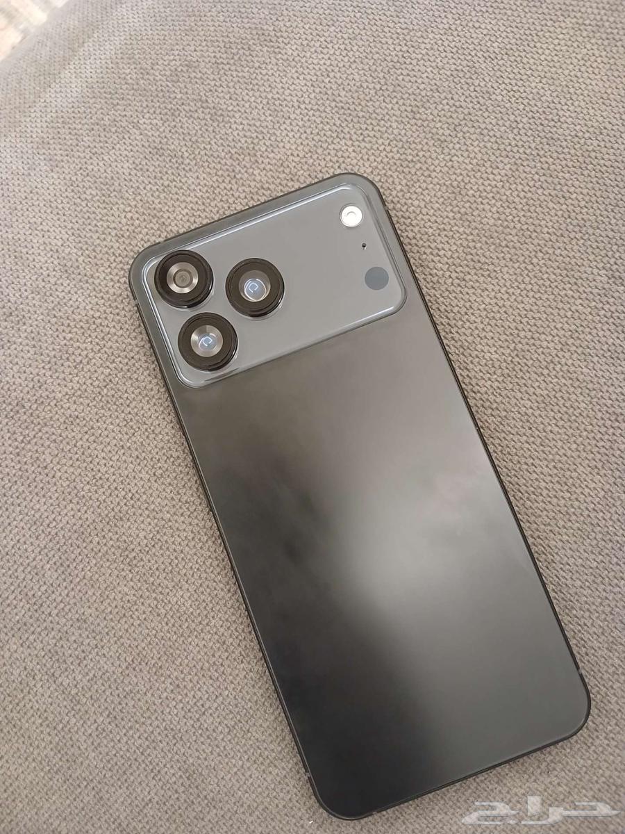 iPhone 17 look-alike running Android system64376599600259111