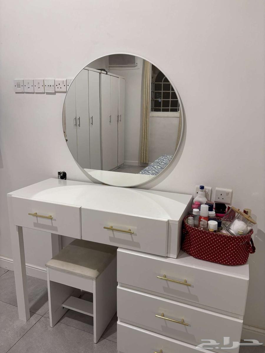 دولاب وتسريحة64376780890754112