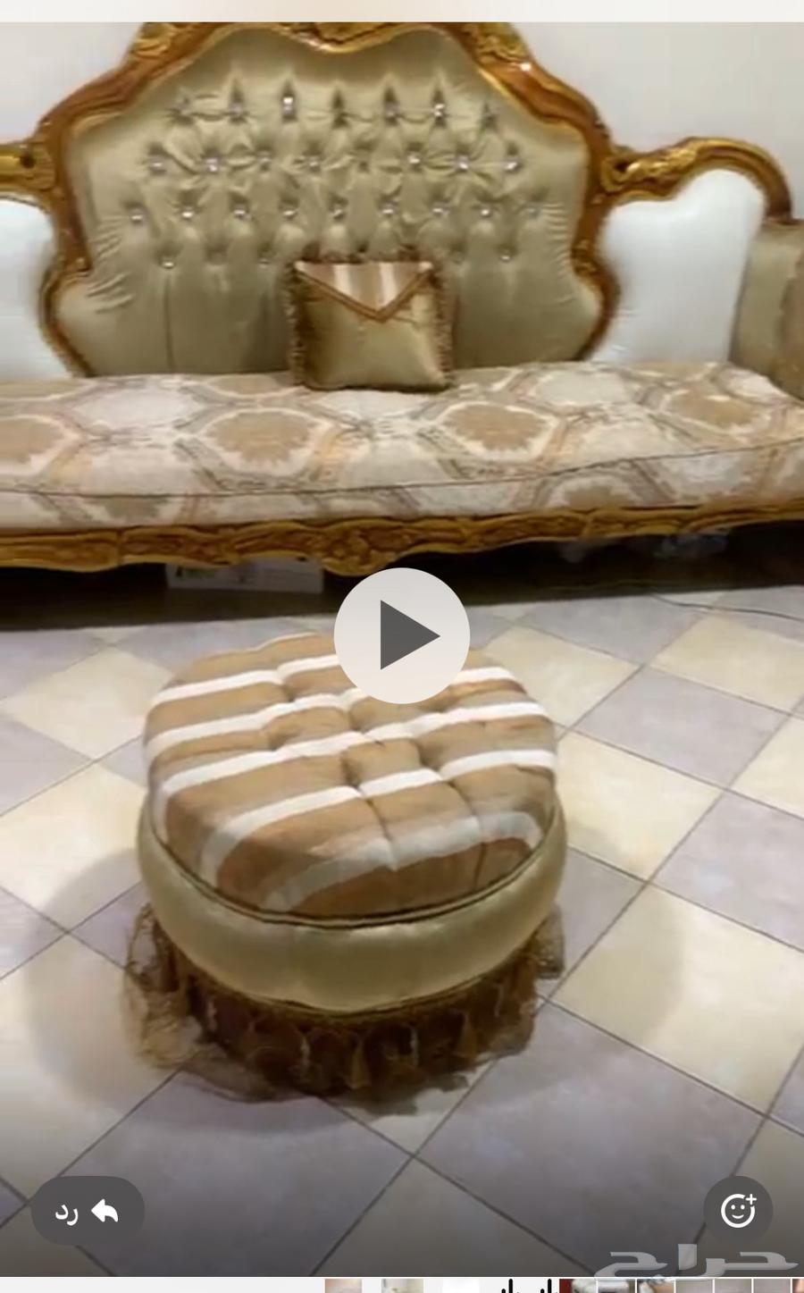 Very clean sofa for sale, contact via WhatsApp64378281022979114