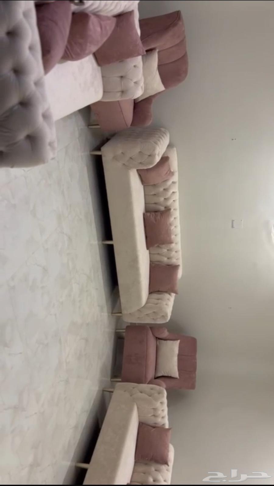 For sale, a very clean sofa set with curtains64374539651843110