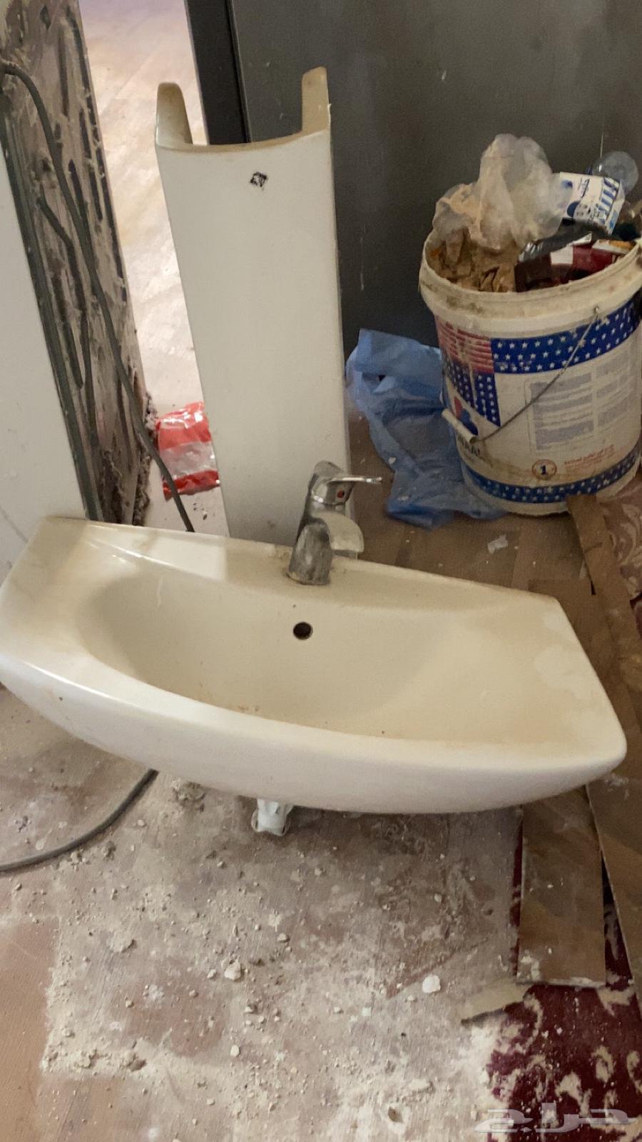 فرن مستعمل شغال عينين بس ومغسله شبه جديده64370741618307111