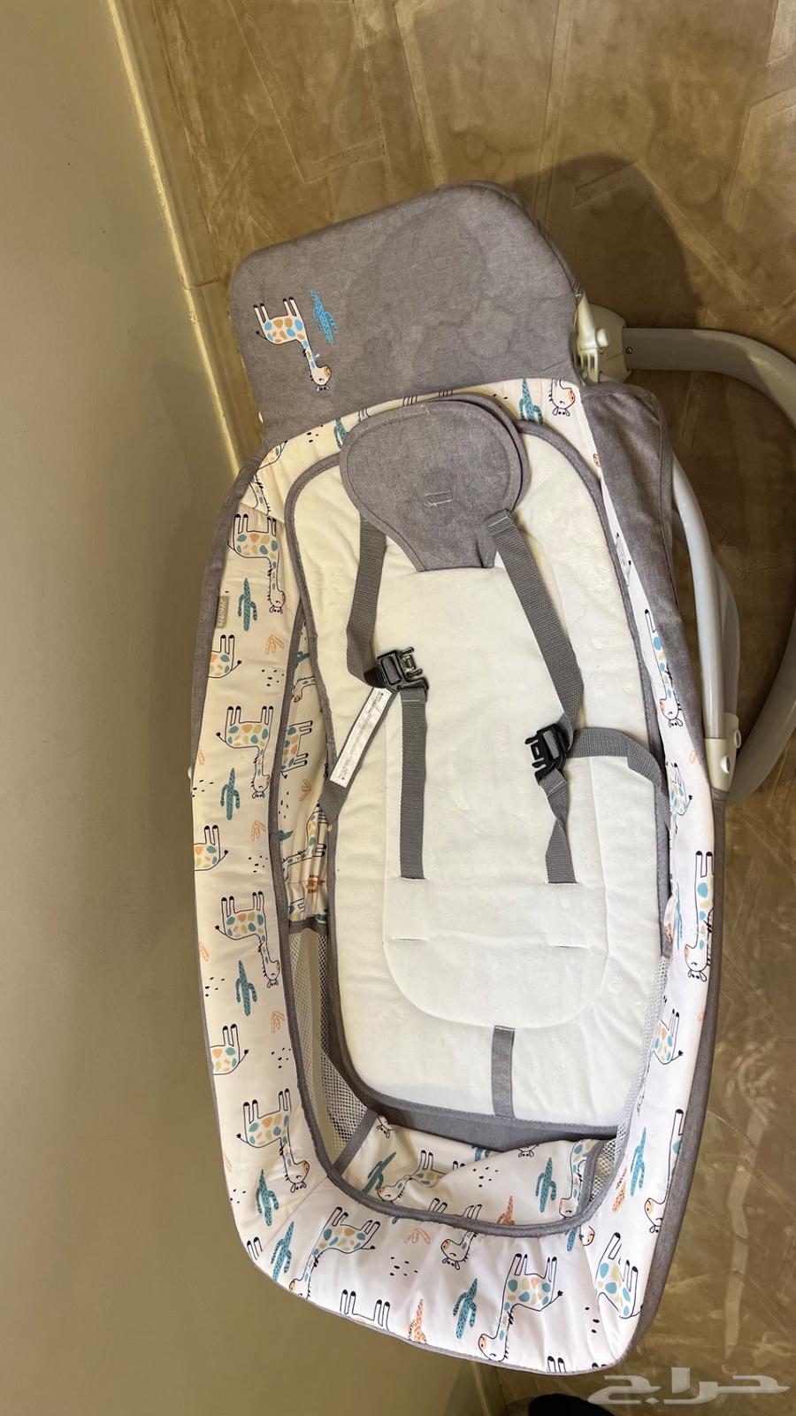 سرير اطفال وهزاز اطفال64367158303618112