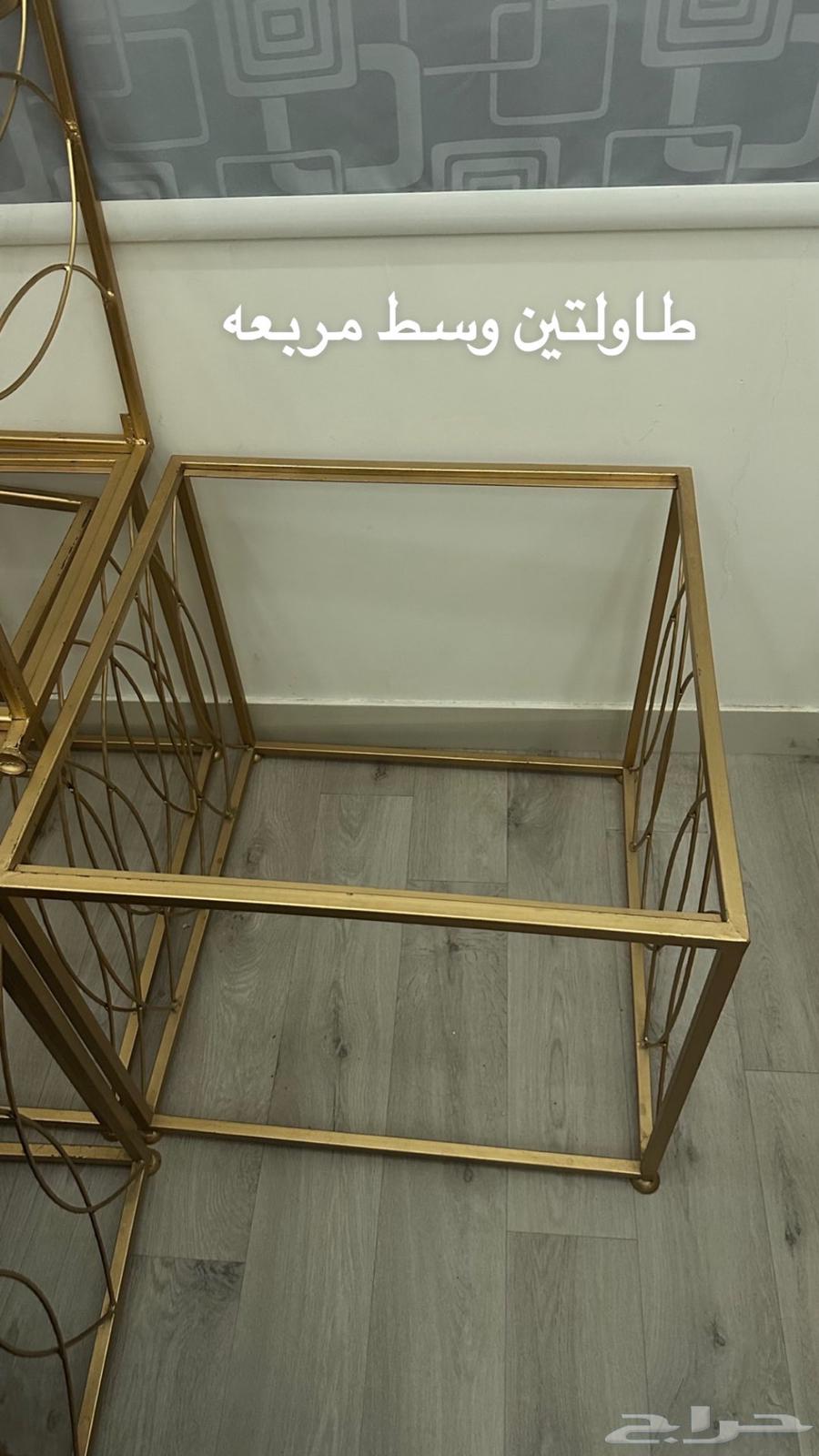 Set of tables64372082309377111