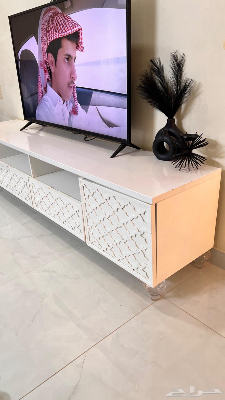 للبيع طاولة تلفزيون64394689669891110