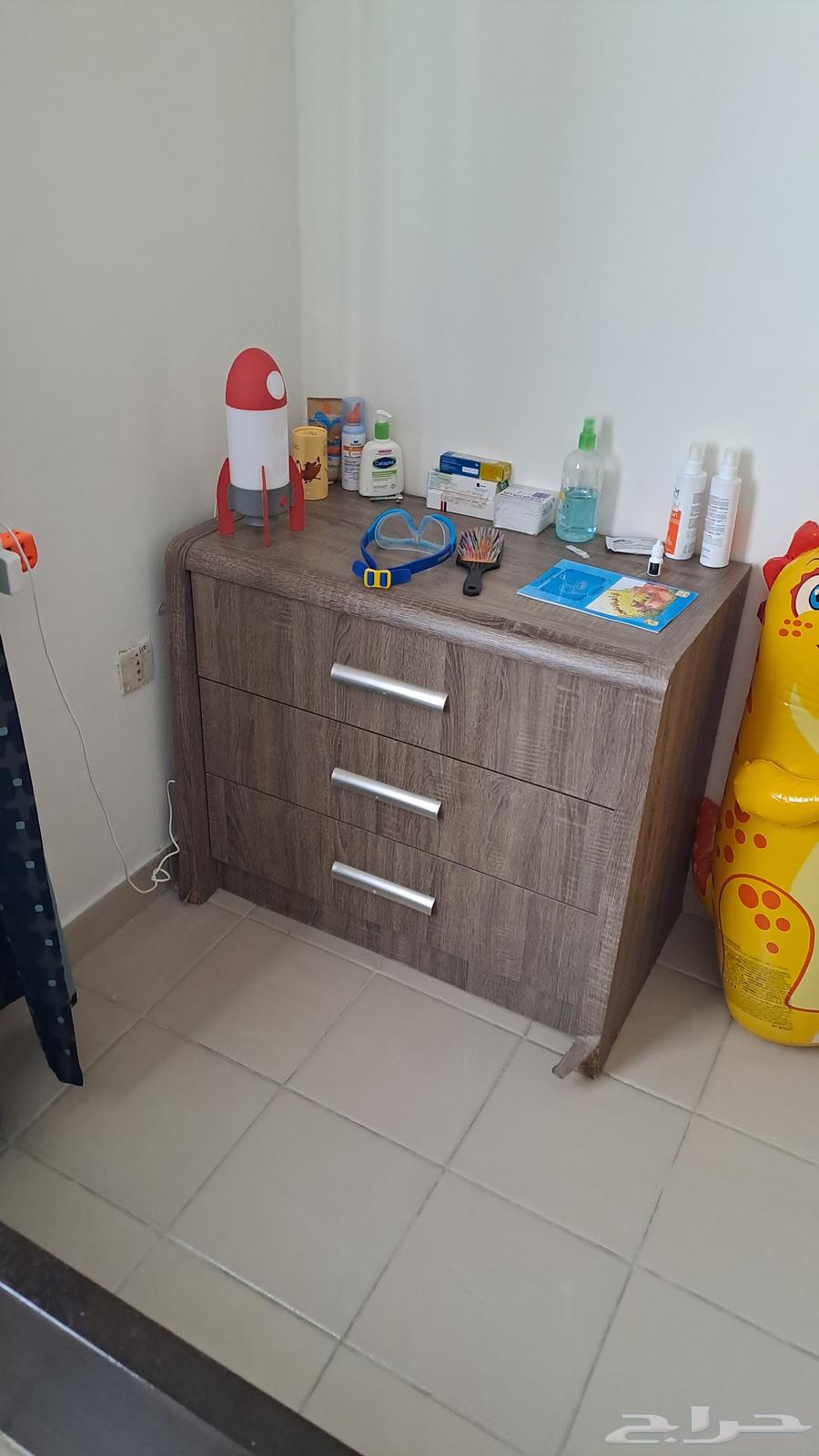 Two beds with mattresses and two drawer cabinets for sale64377255779715112