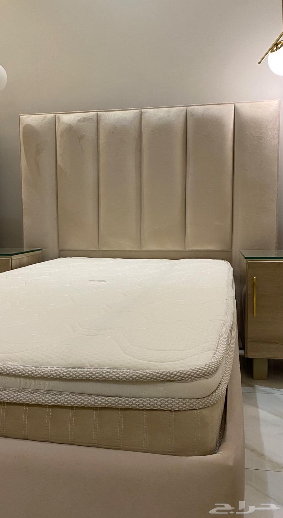 Single bed with mattress64378339354497110