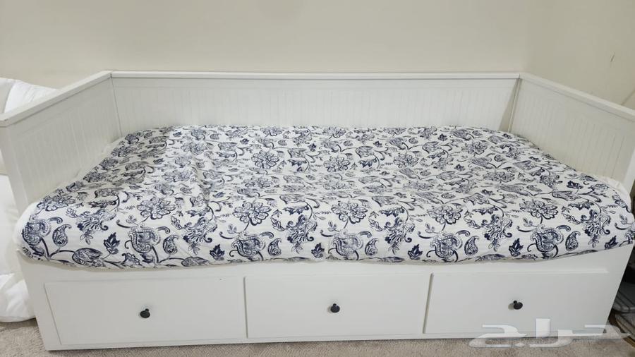 سرير ايكيا له 3 ادراج من الاسفل ويتحول على سرير نفرين64373964834434110