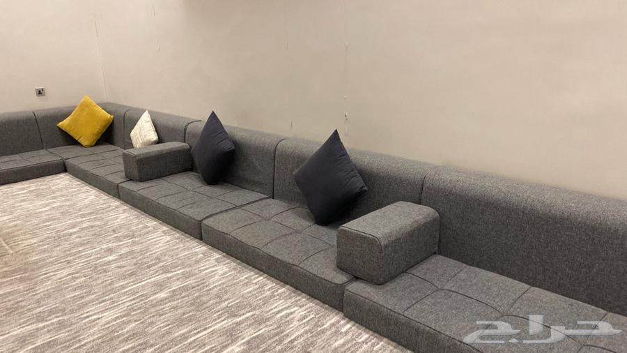 Elegant floor seating set for sale ..64375008359681112