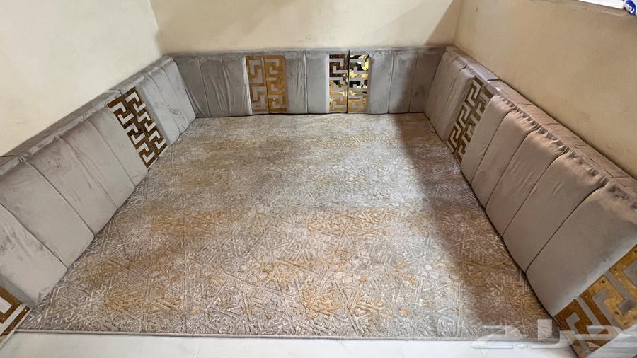 للبيع مساند خشب مع سجادتين وسط وصغيره64377812363393110