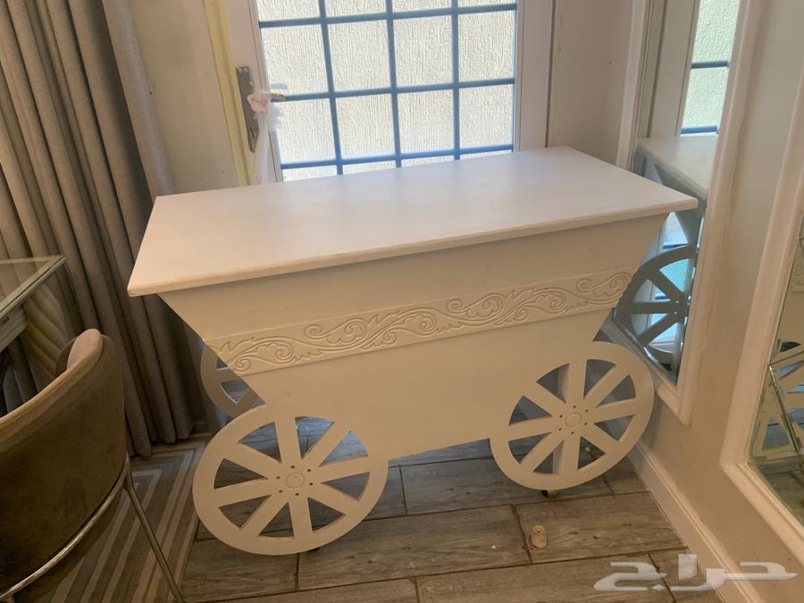 طاولة بوفية او تقديم على شكل عربة خشبة شبة جديدة للبيع64368937140226111